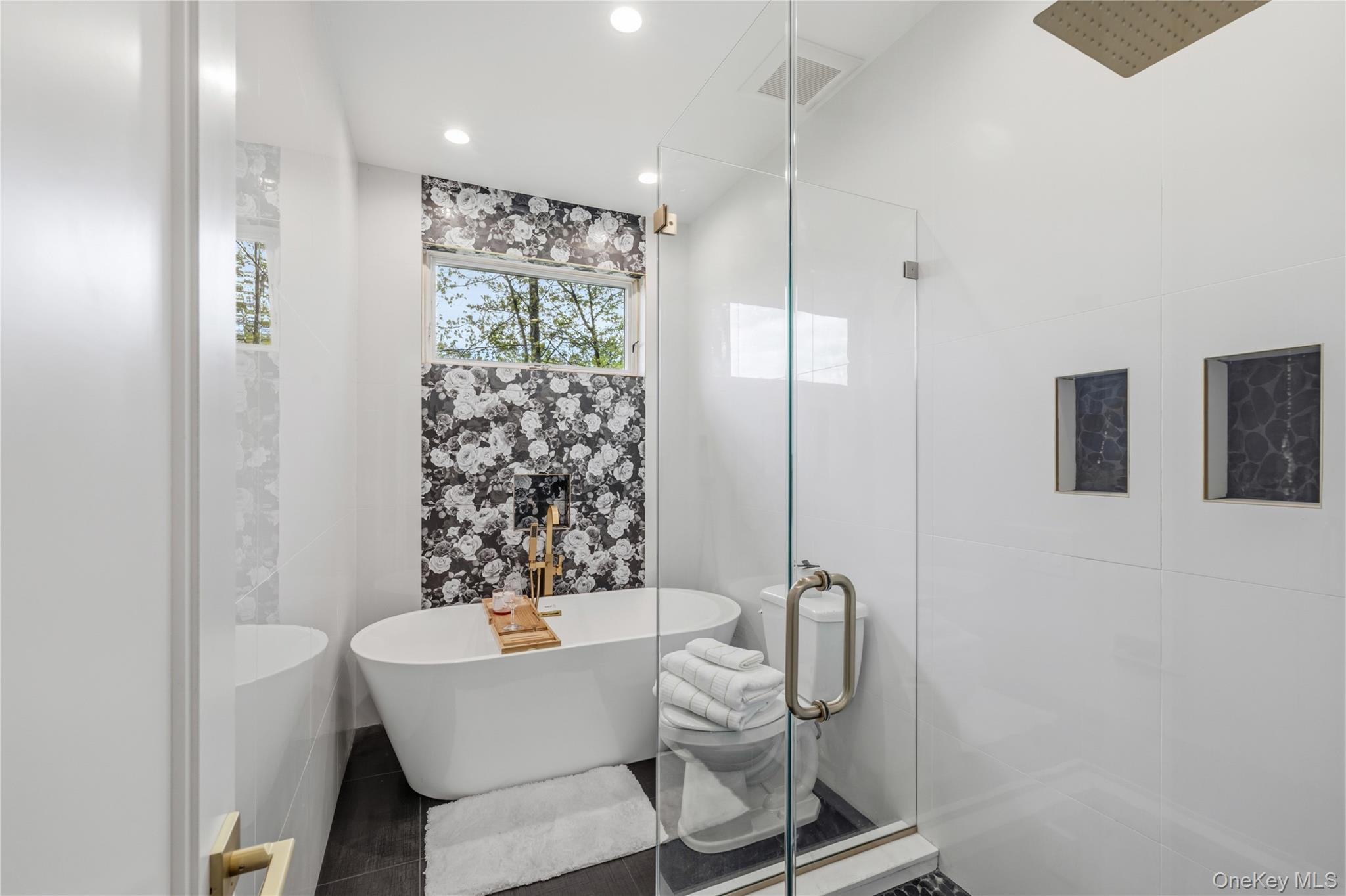 40 Singer Avenue Unit: 201
