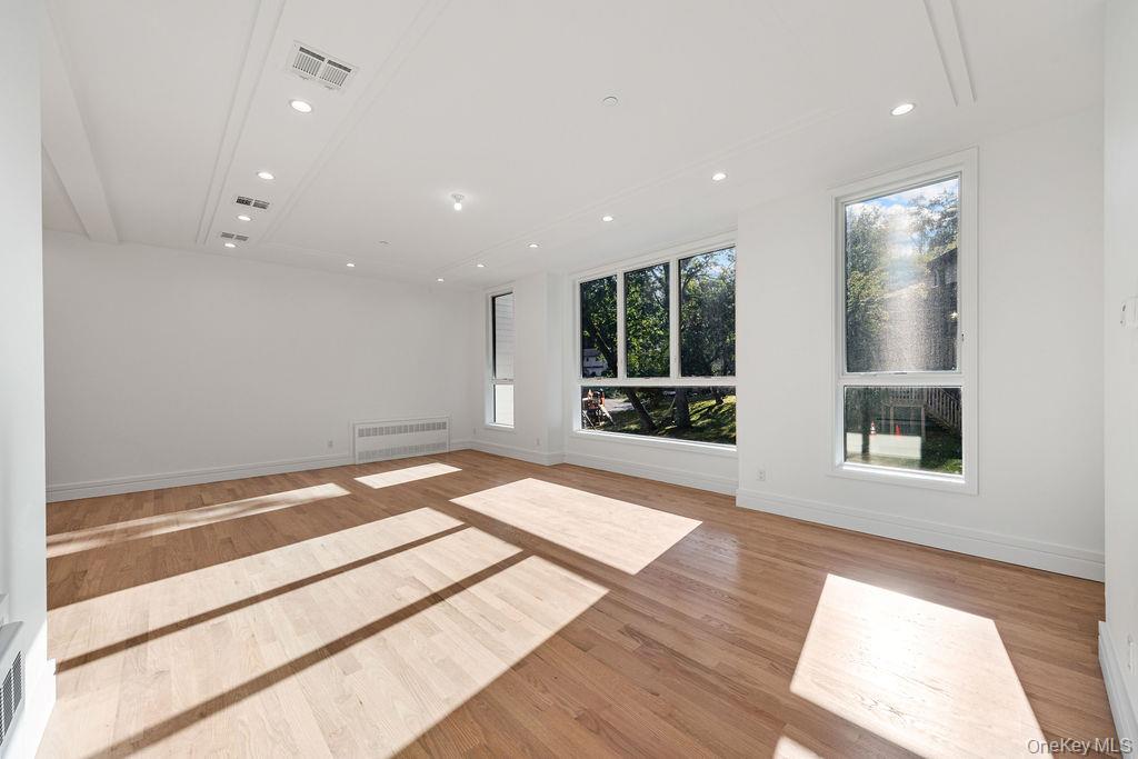 40 Singer Avenue Unit: 201