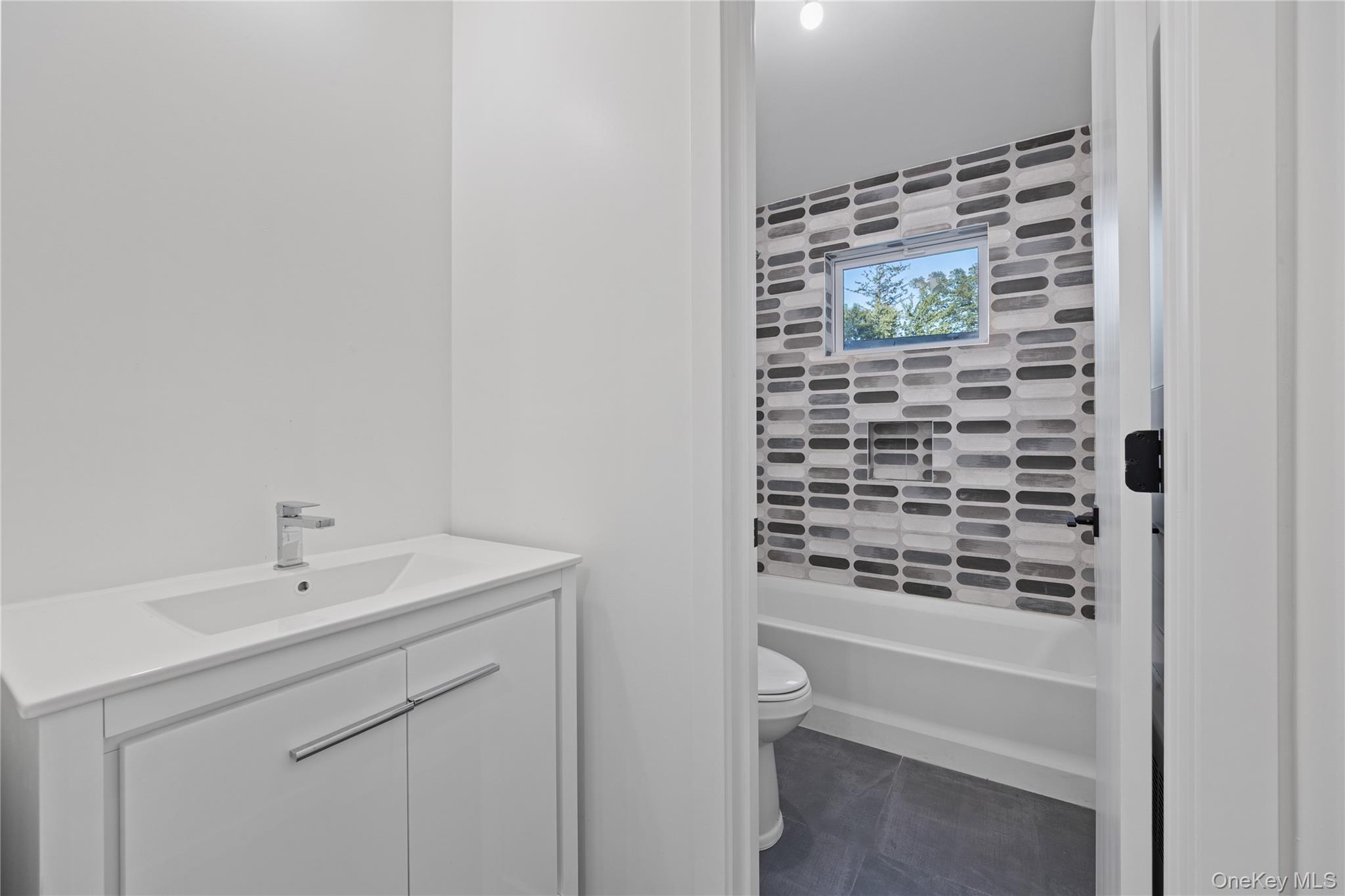 40 Singer Avenue Unit: 201