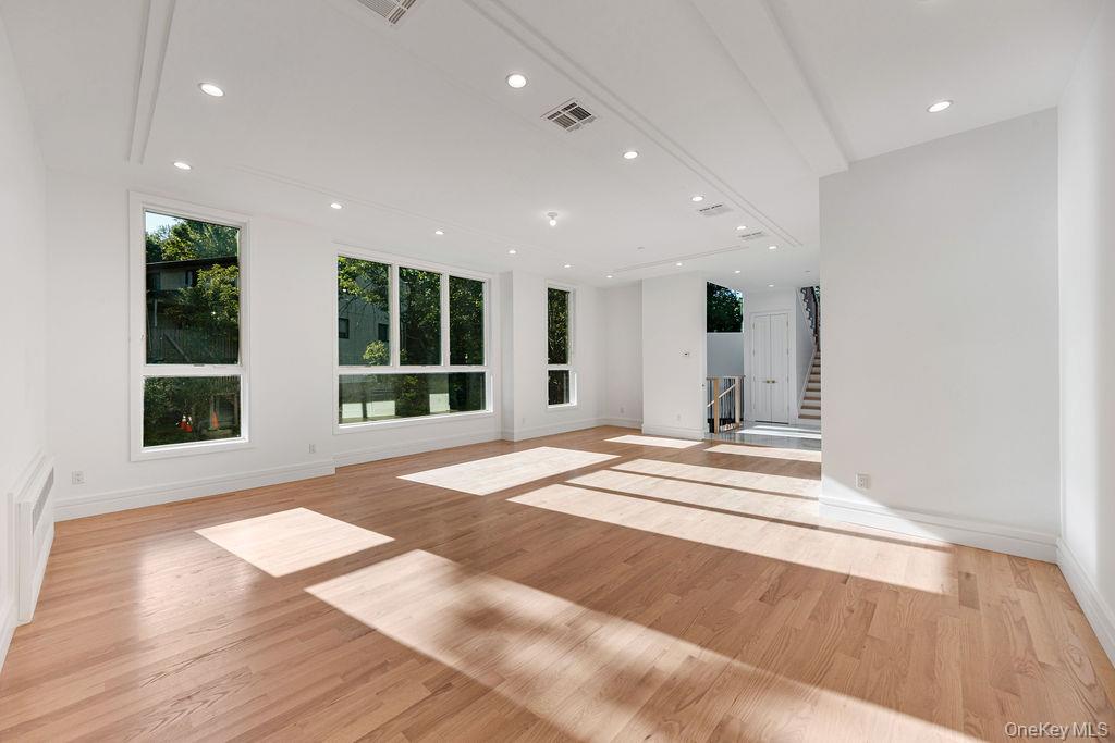 40 Singer Avenue Unit: 201