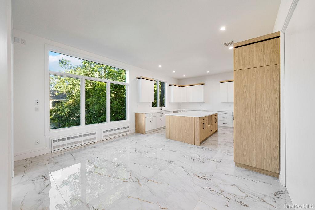 40 Singer Avenue Unit: 201