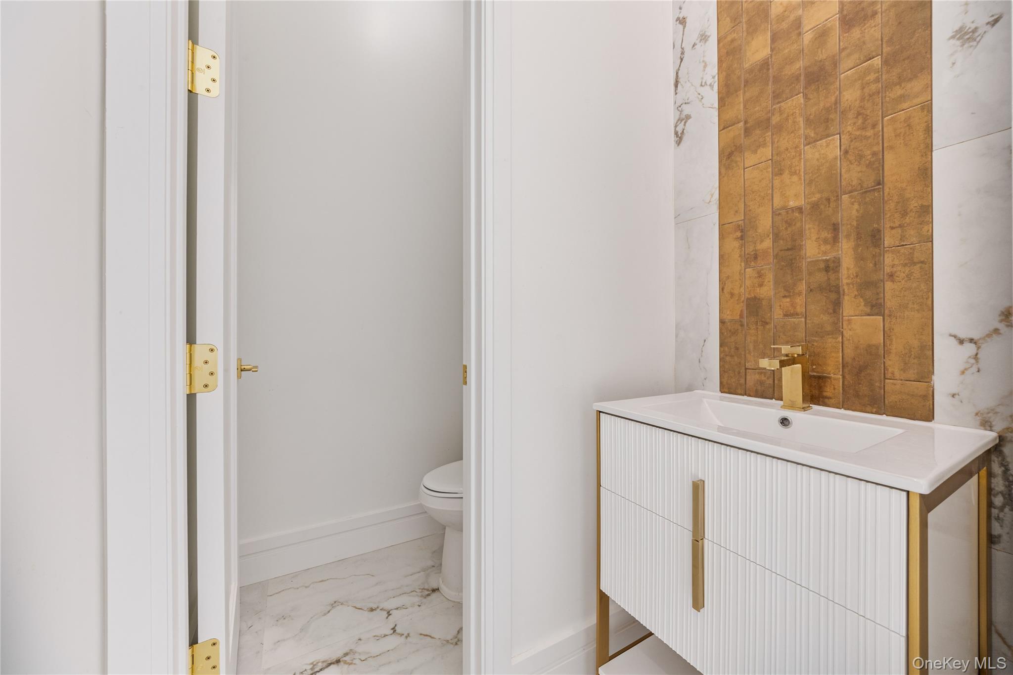 40 Singer Avenue Unit: 201