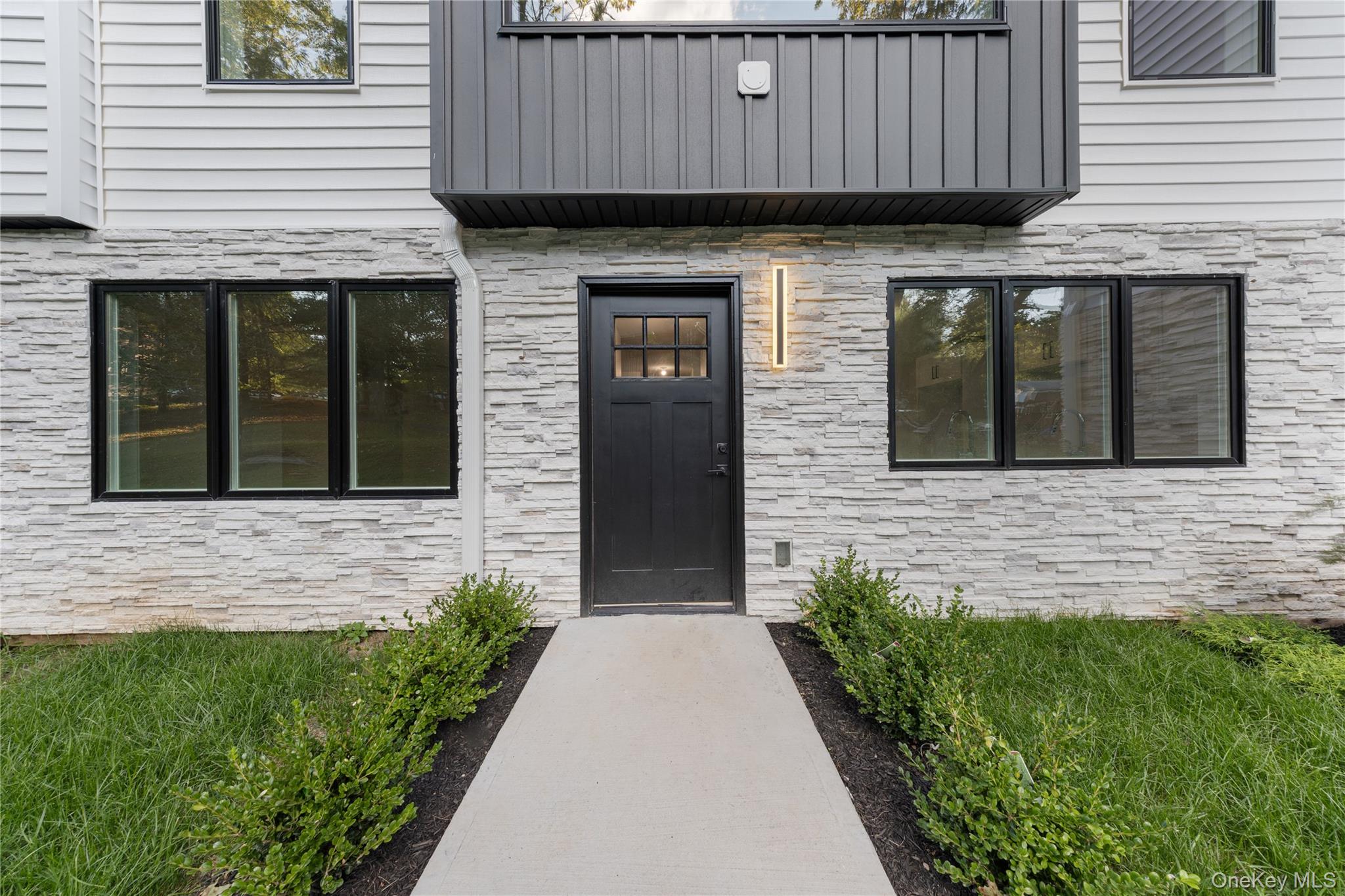 40 Singer Avenue Unit: 201