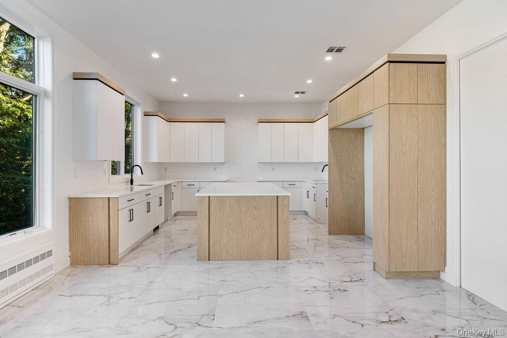 40 Singer Avenue Unit: 201