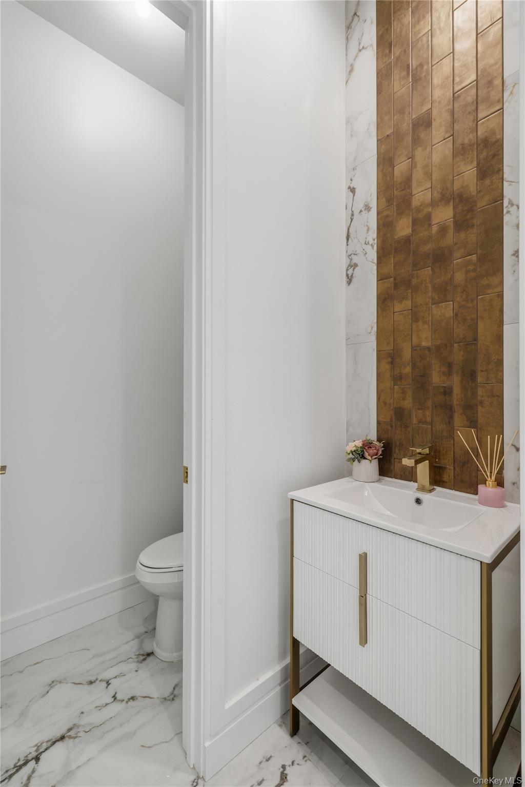 40 Singer Avenue Unit: 201