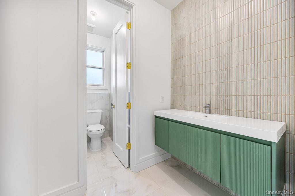 40 Singer Avenue Unit: 201