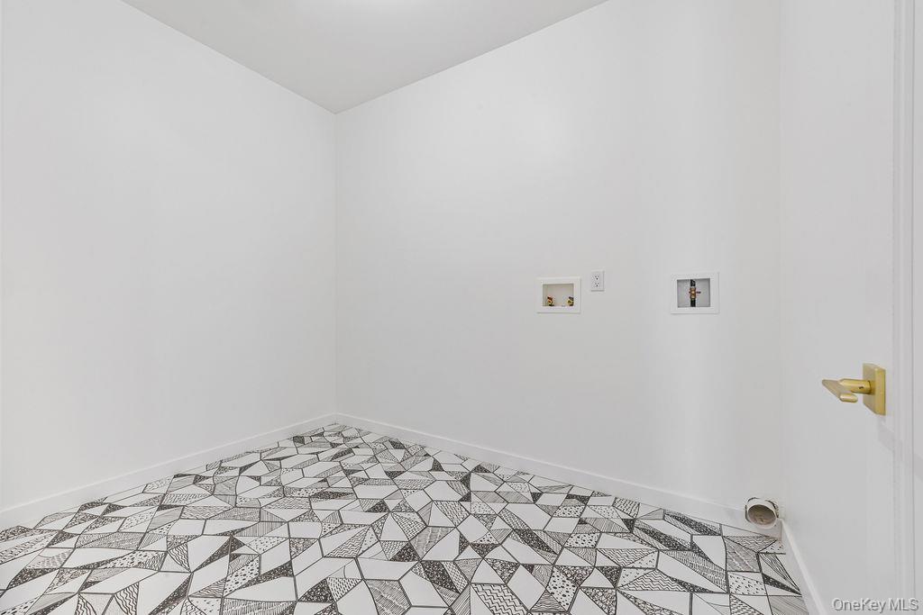 40 Singer Avenue Unit: 201