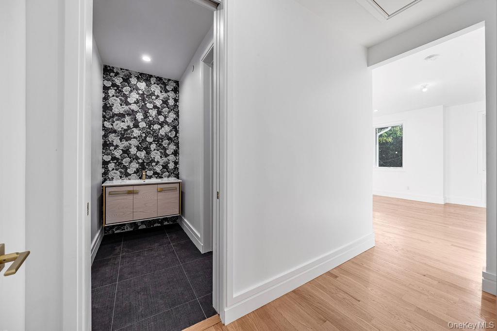 40 Singer Avenue Unit: 201