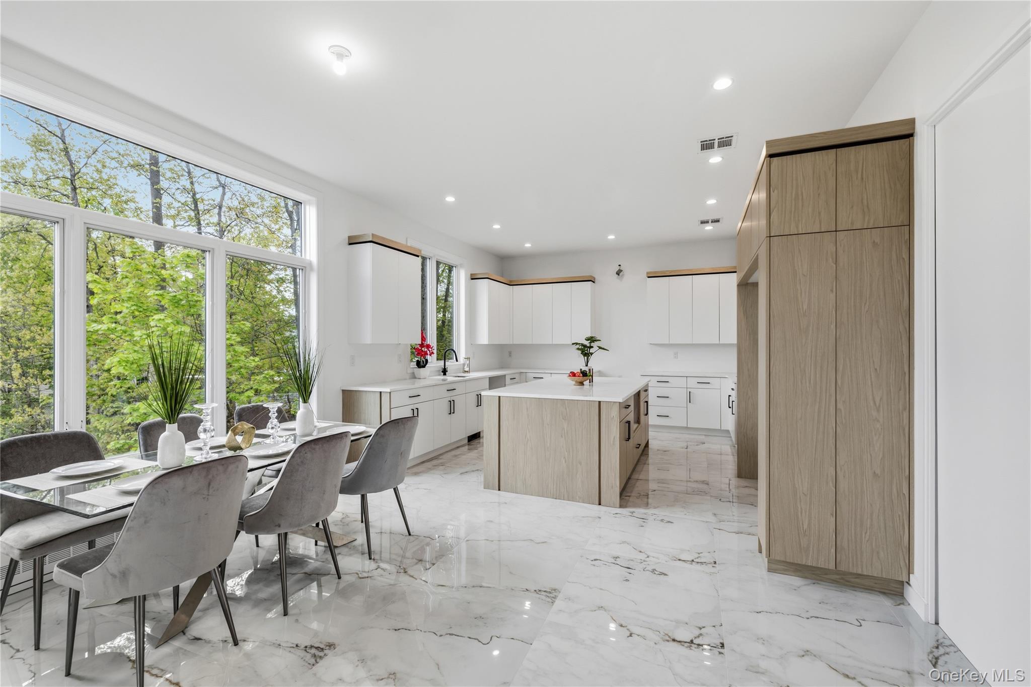 40 Singer Avenue Unit: 201
