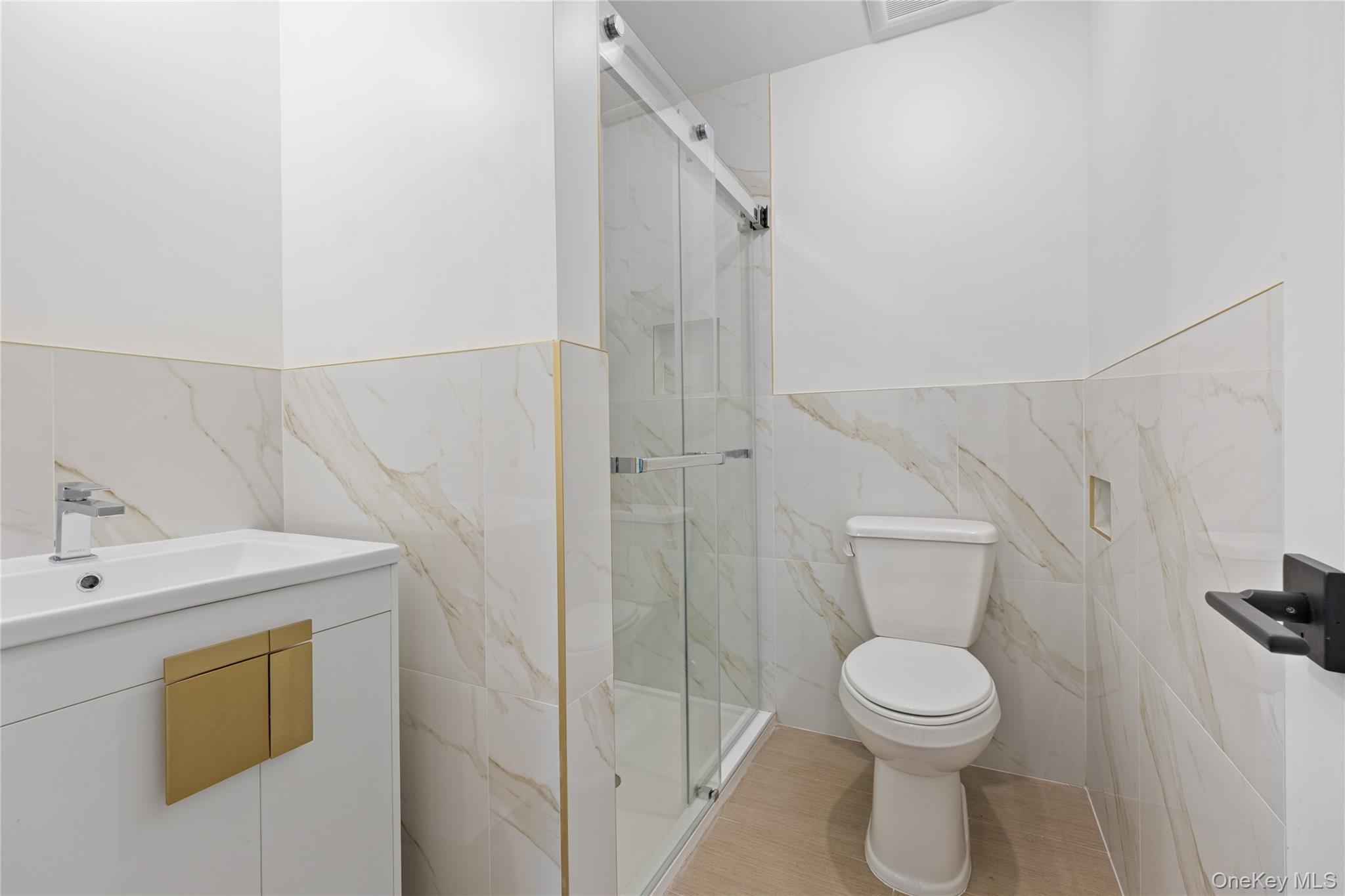 40 Singer Avenue Unit: 201