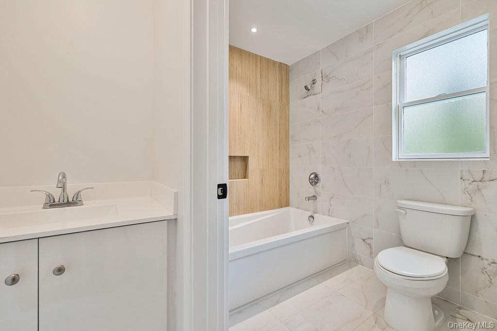 23 Northbrook Road Unit: 201