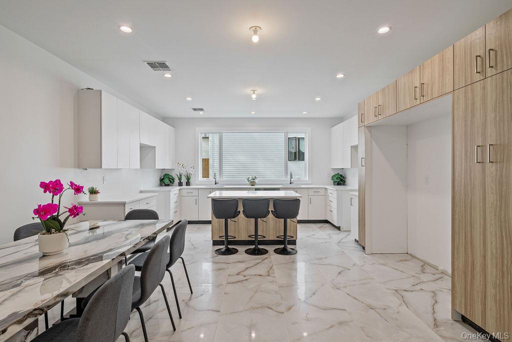 23 Northbrook Road Unit: 201