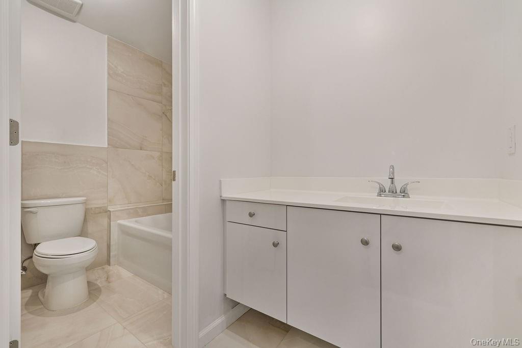 23 Northbrook Road Unit: 201