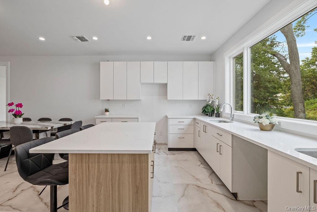 23 Northbrook Road Unit: 201