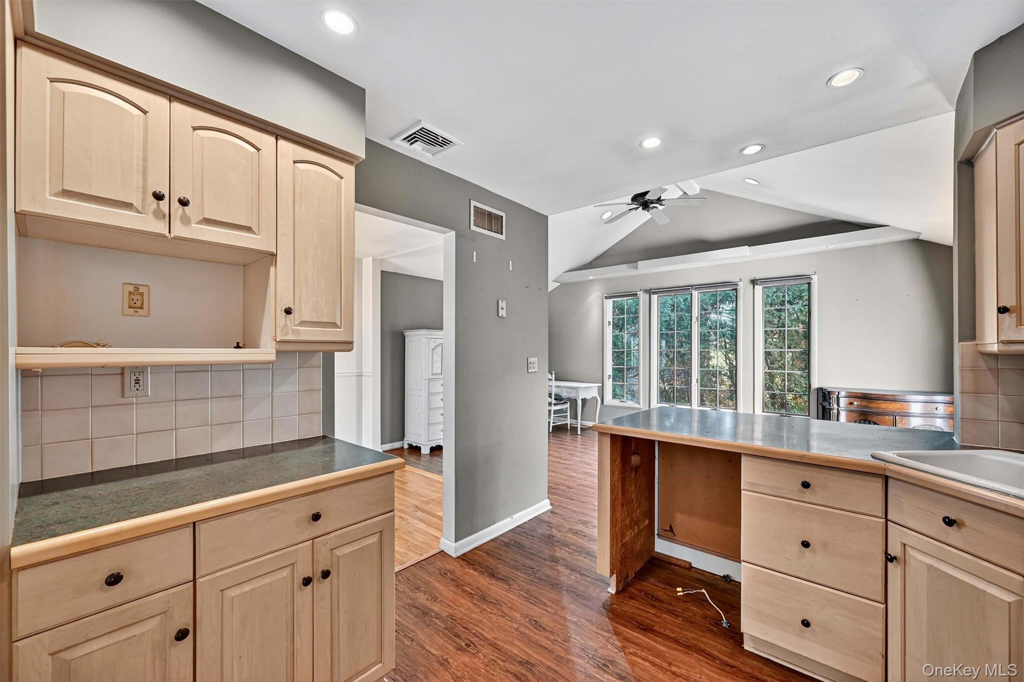 23 Maplewood Boulevard