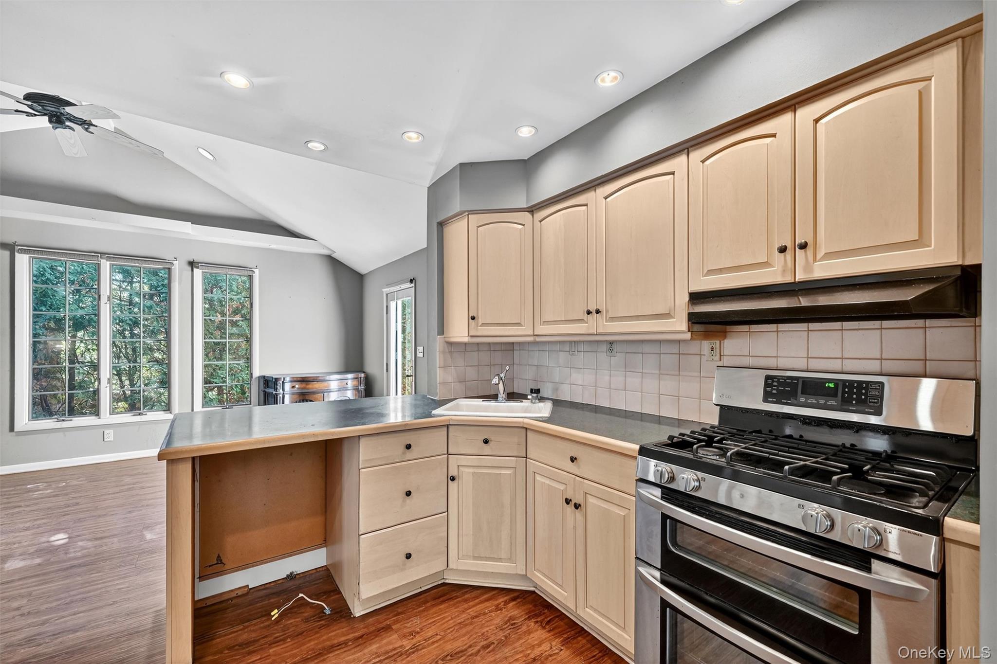 23 Maplewood Boulevard