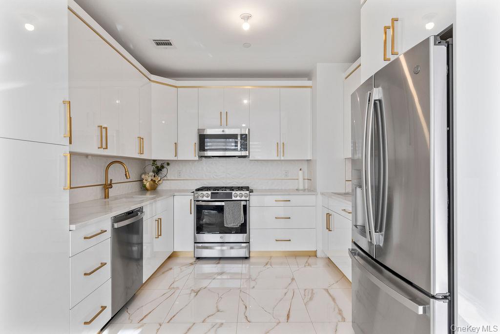 14 Calvert Drive Unit: 102