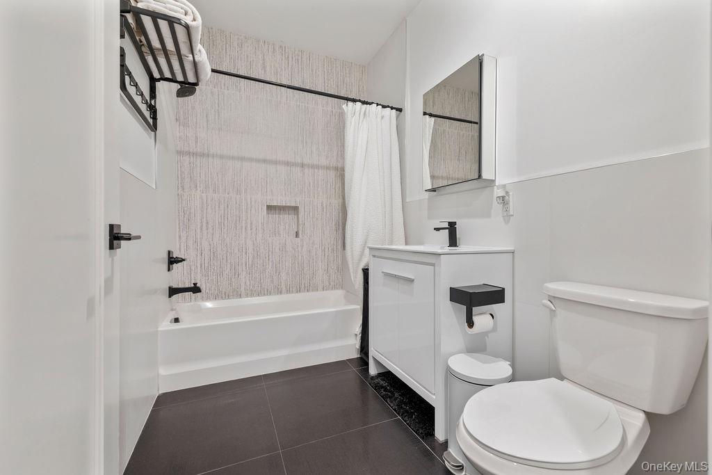 14 Calvert Drive Unit: 102