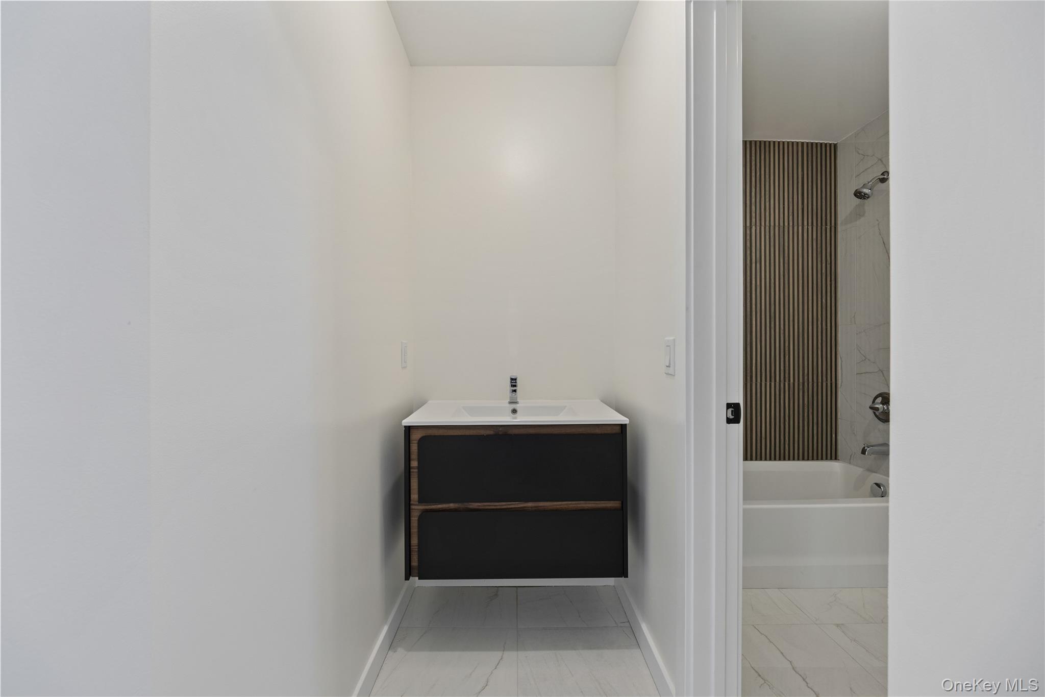 352 Blauvelt Road Unit: 202