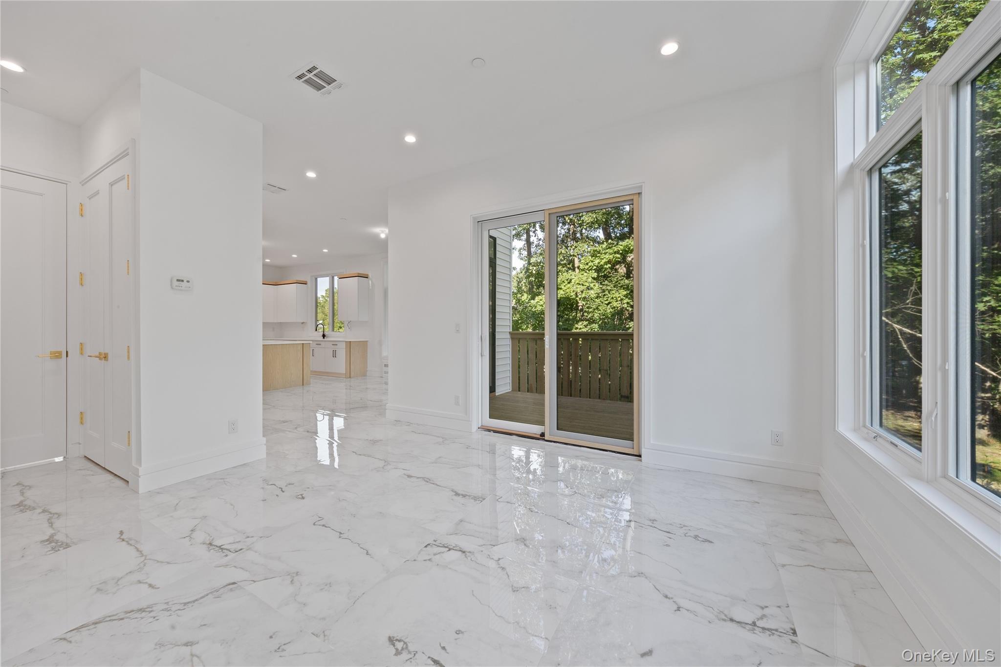 40 Singer Avenue Unit: 214