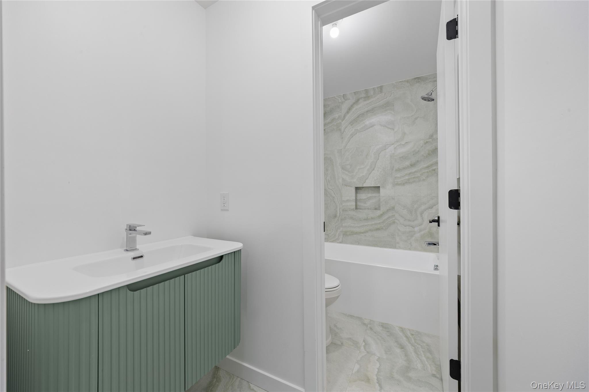 40 Singer Avenue Unit: 214