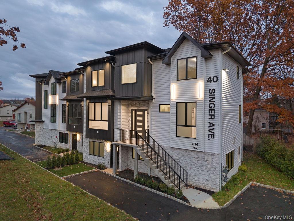 40 Singer Avenue Unit: 214