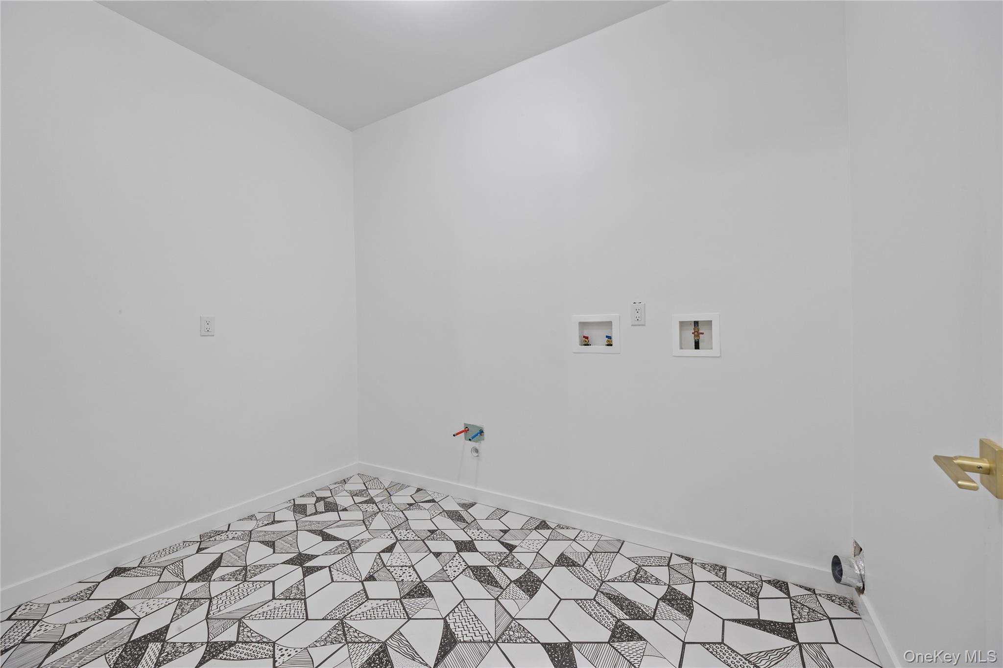 40 Singer Avenue Unit: 214