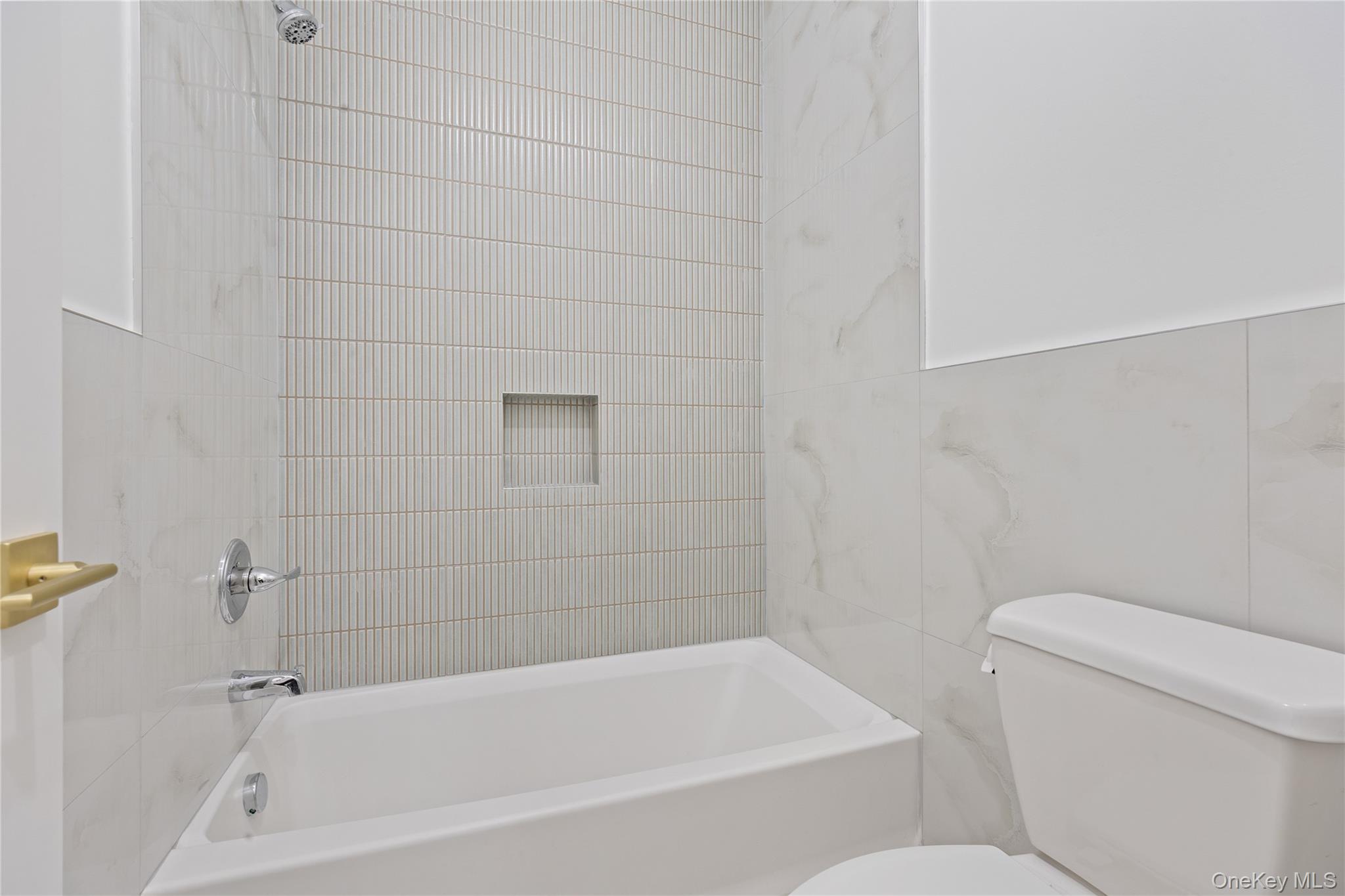 40 Singer Avenue Unit: 214