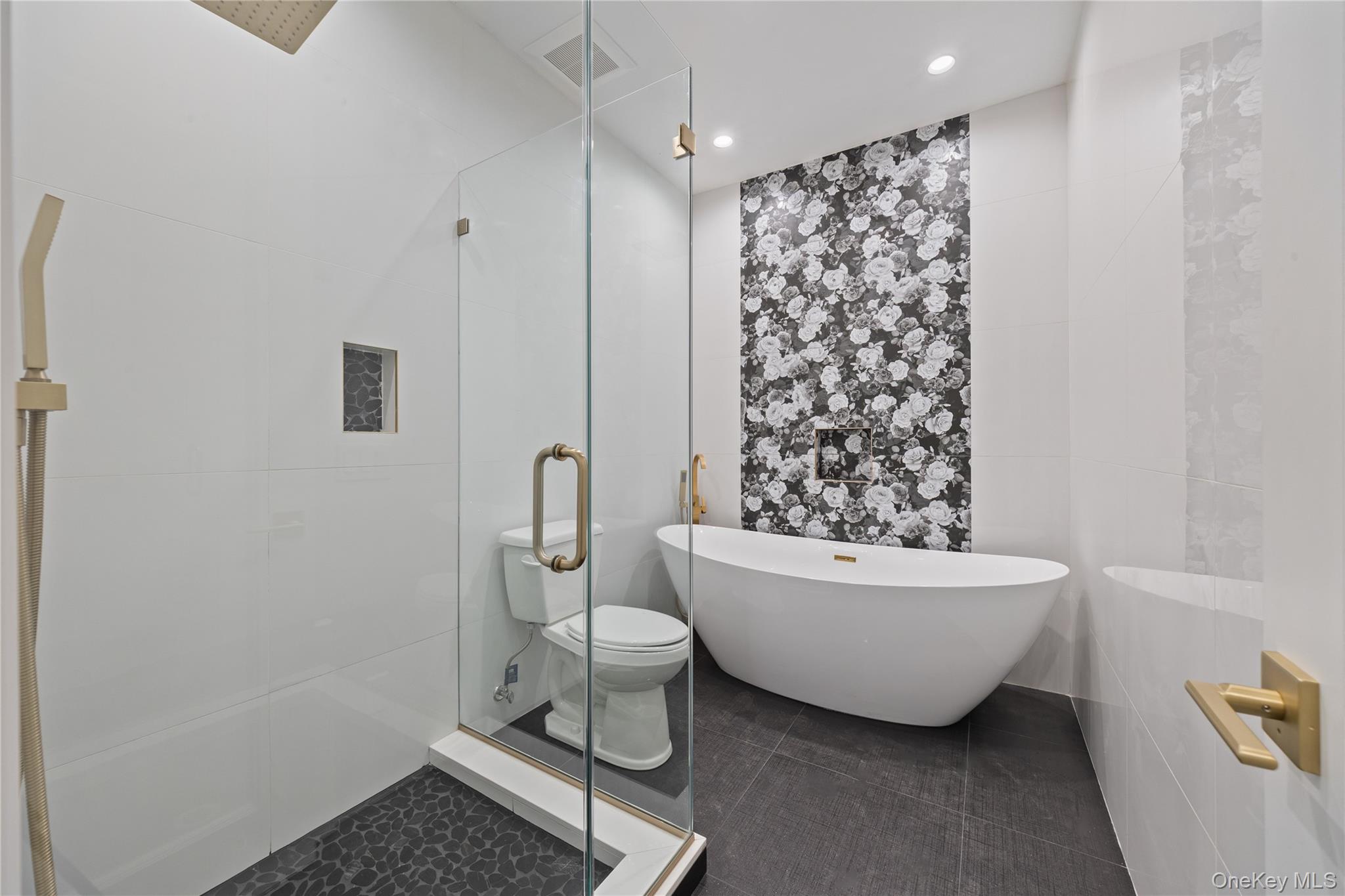 40 Singer Avenue Unit: 214