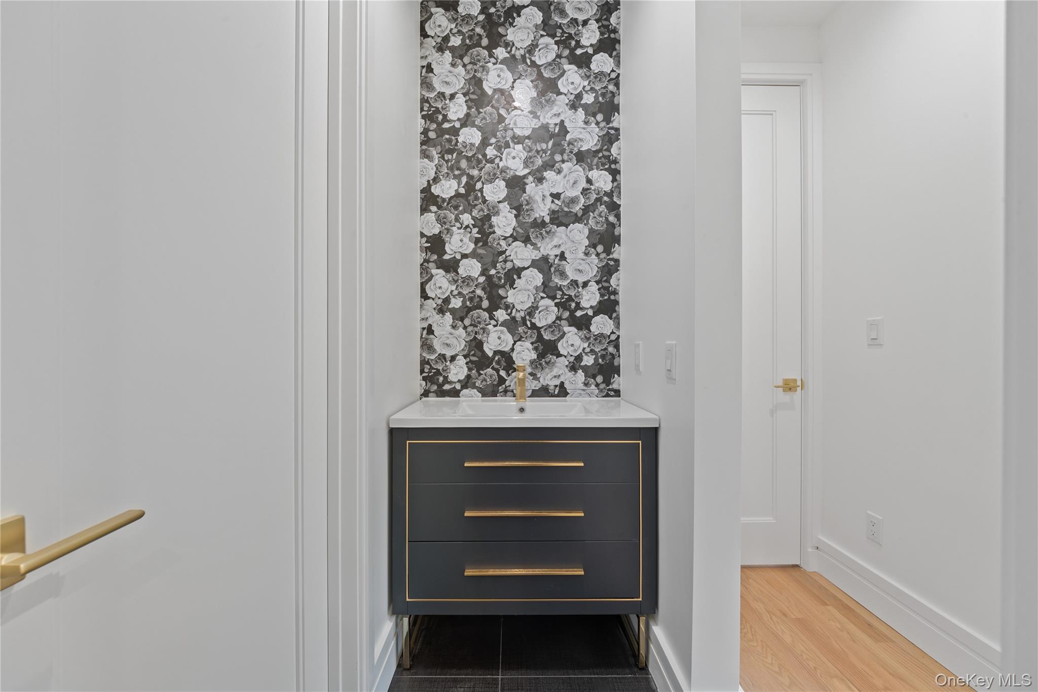 40 Singer Avenue Unit: 214