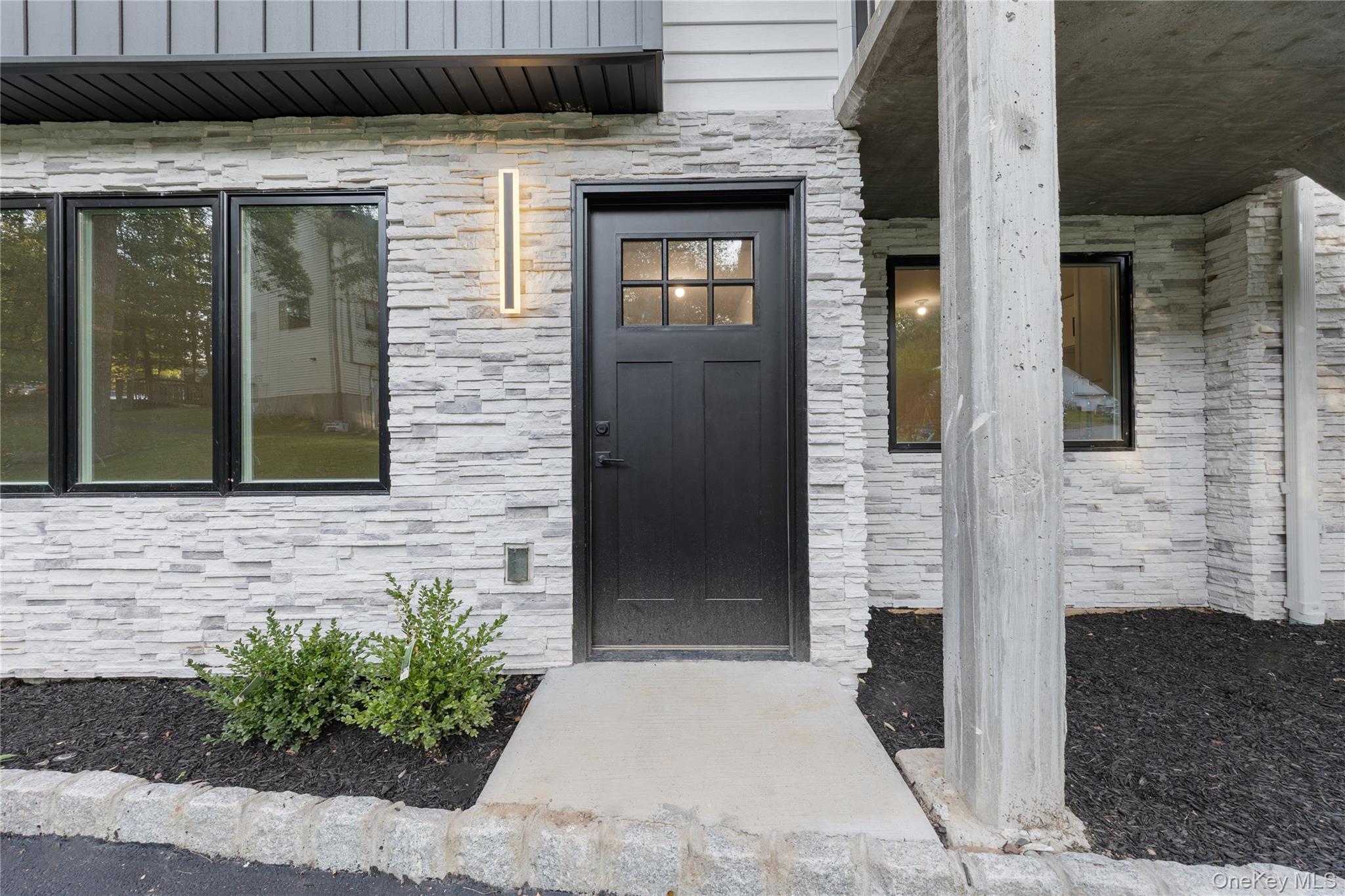 40 Singer Avenue Unit: 214