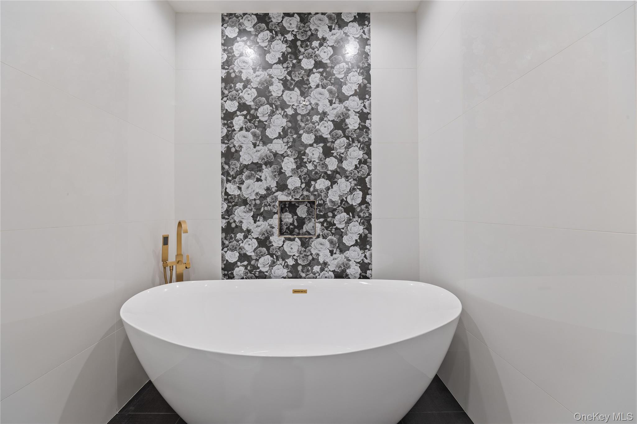 40 Singer Avenue Unit: 214