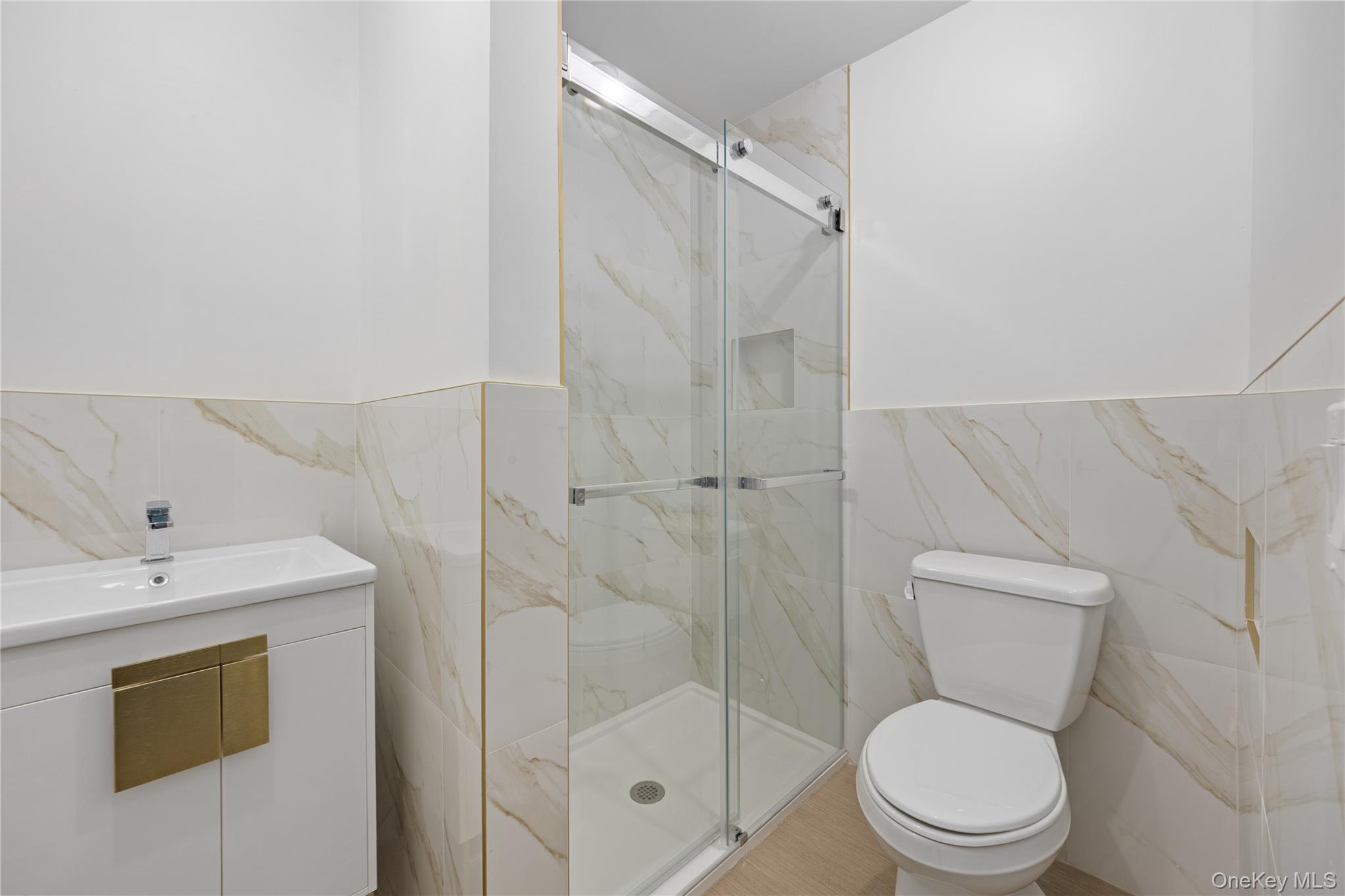 40 Singer Avenue Unit: 214