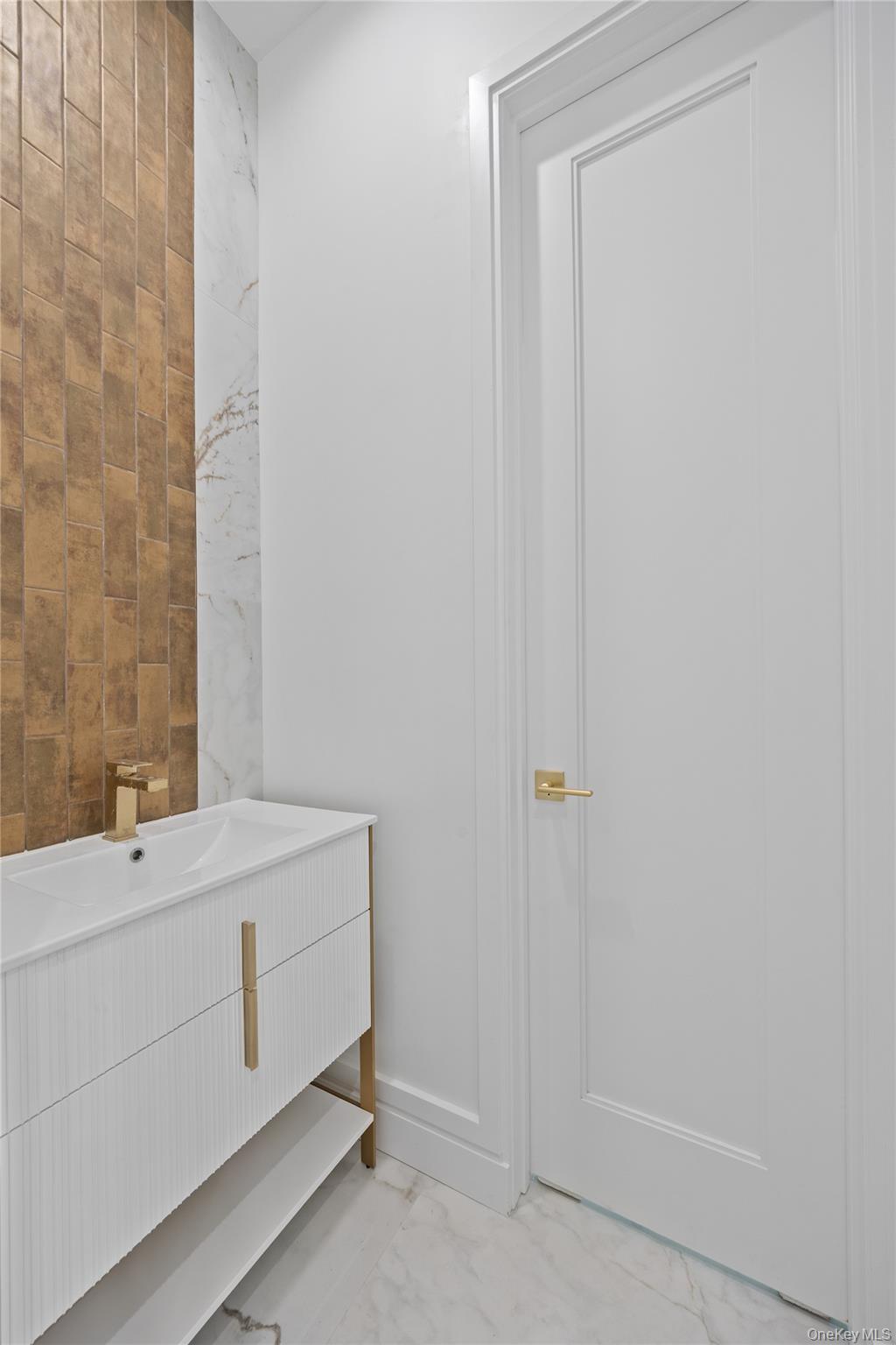 40 Singer Avenue Unit: 214