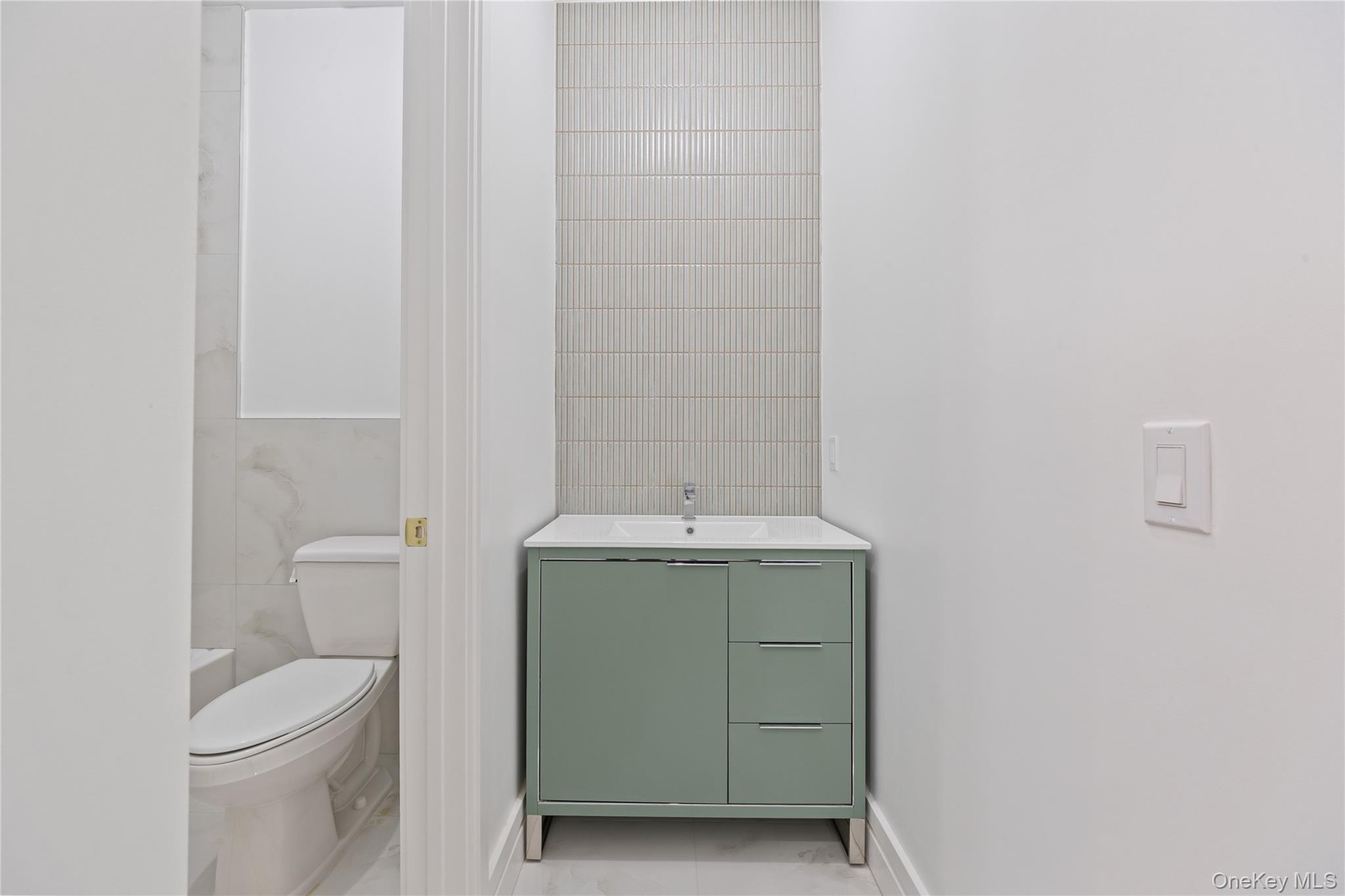 40 Singer Avenue Unit: 214