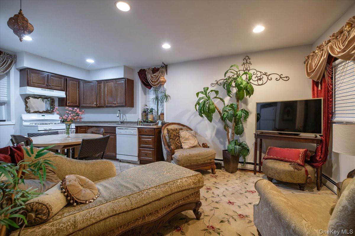 28 E Catherine Street