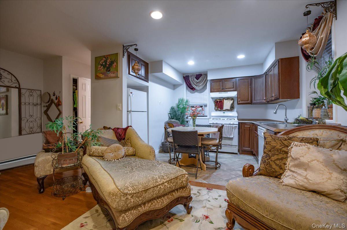 28 E Catherine Street