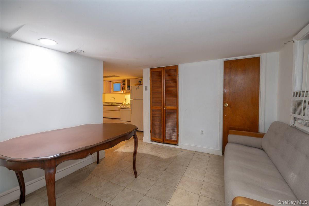 28 E Catherine Street