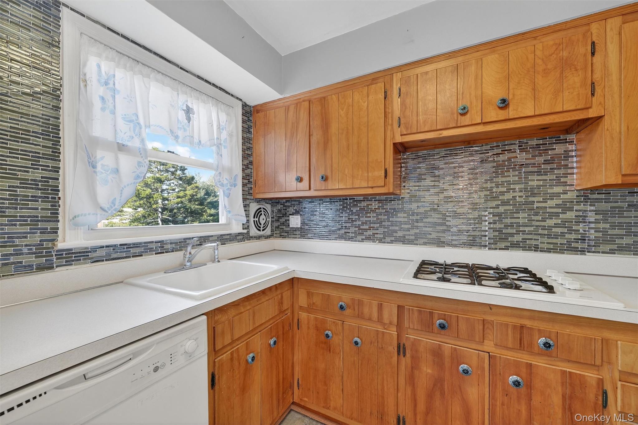 5 Oxford Court Unit: 7815