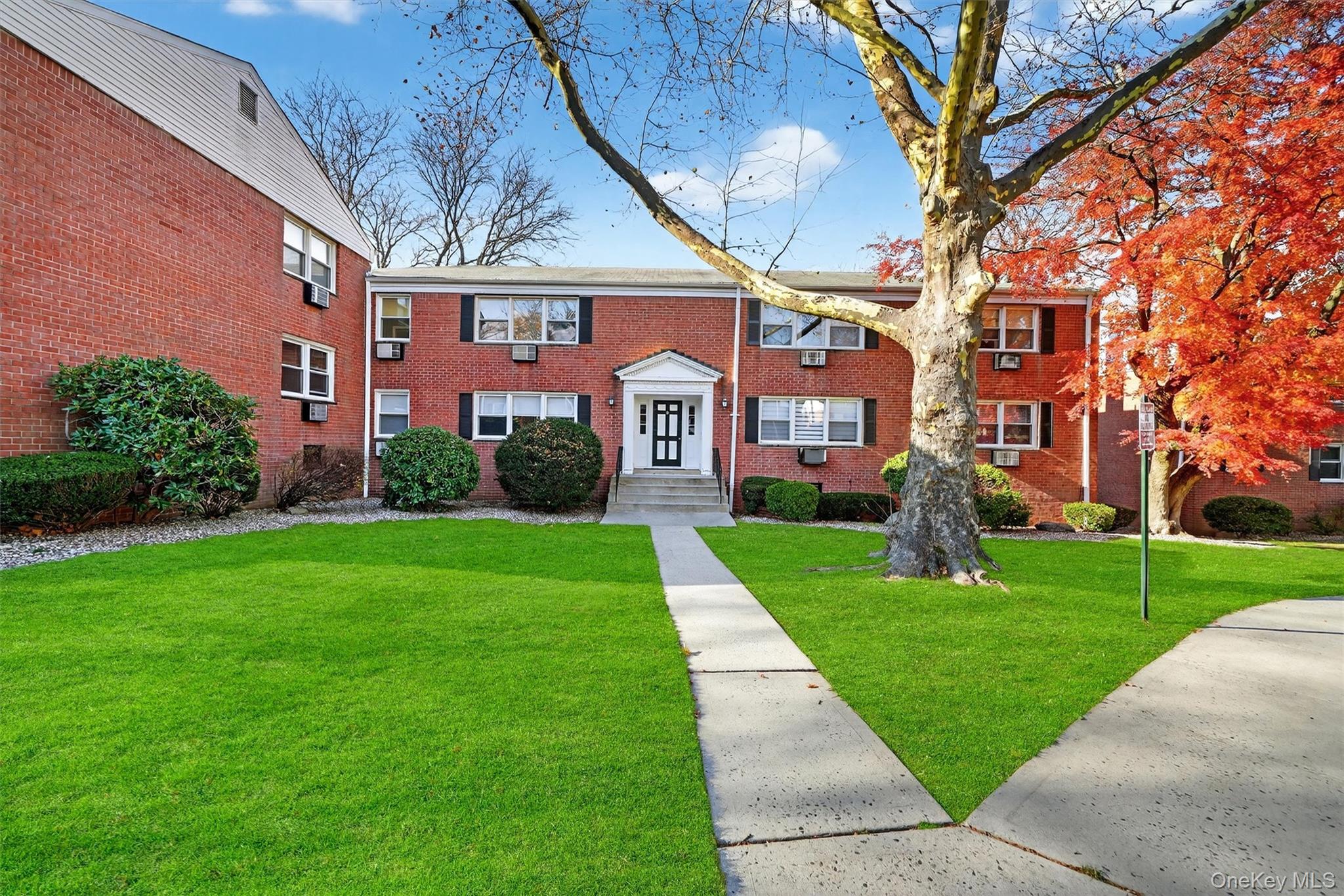 5 Oxford Court Unit: 7815