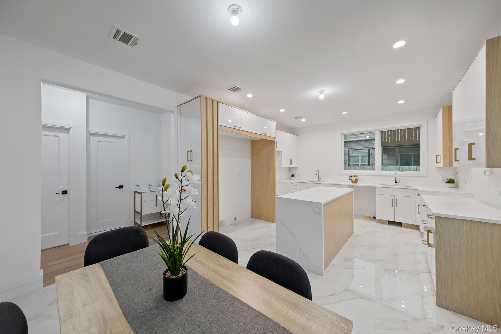 242 Blauvelt Road Unit: 201