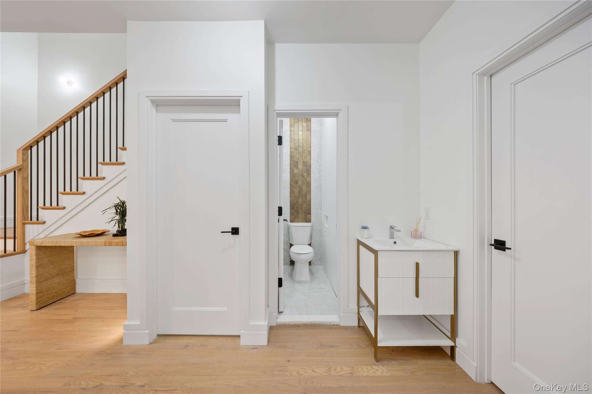 242 Blauvelt Road Unit: 201