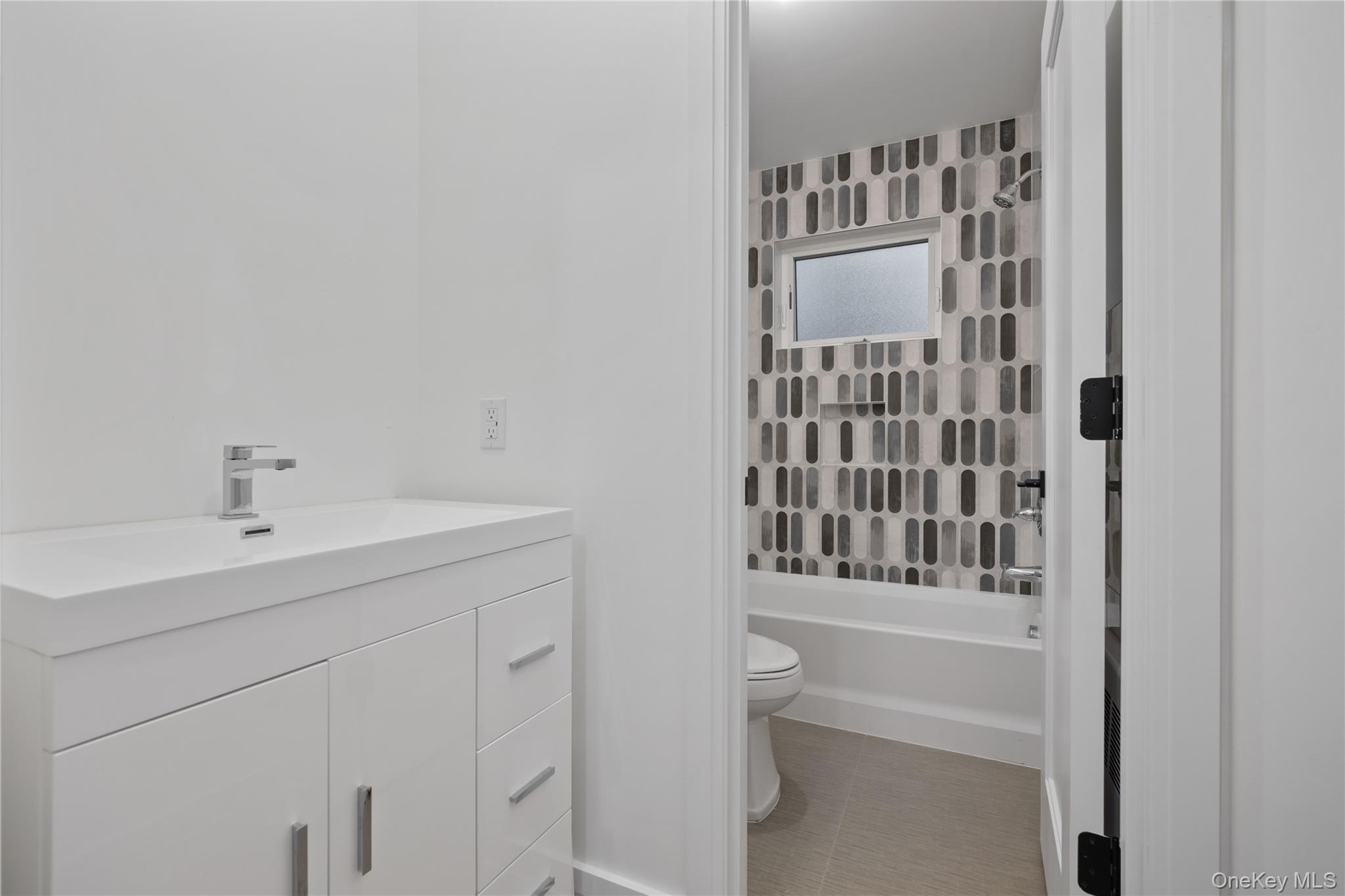 242 Blauvelt Road Unit: 201