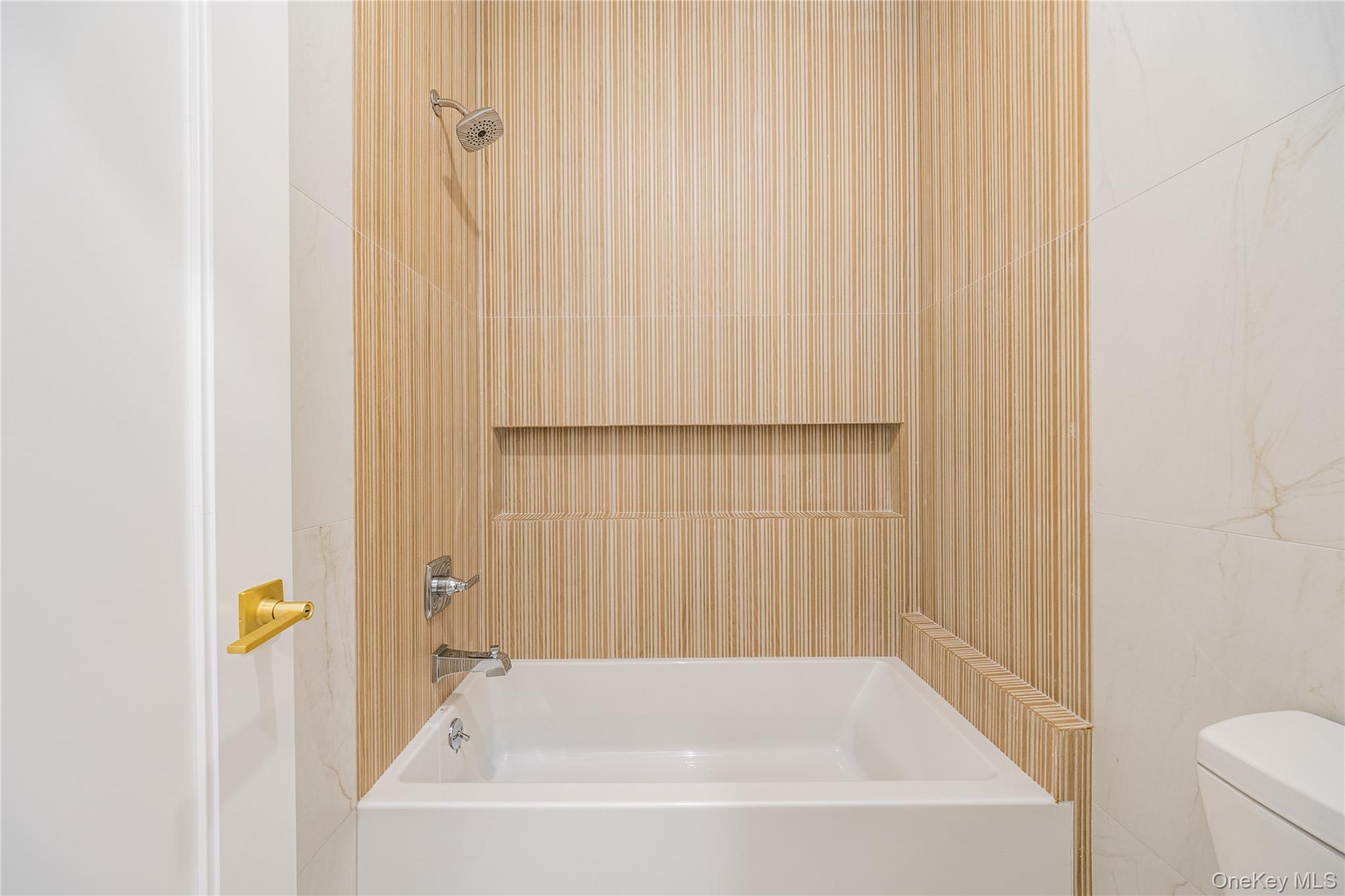 15 Northbrook Road Unit: 201