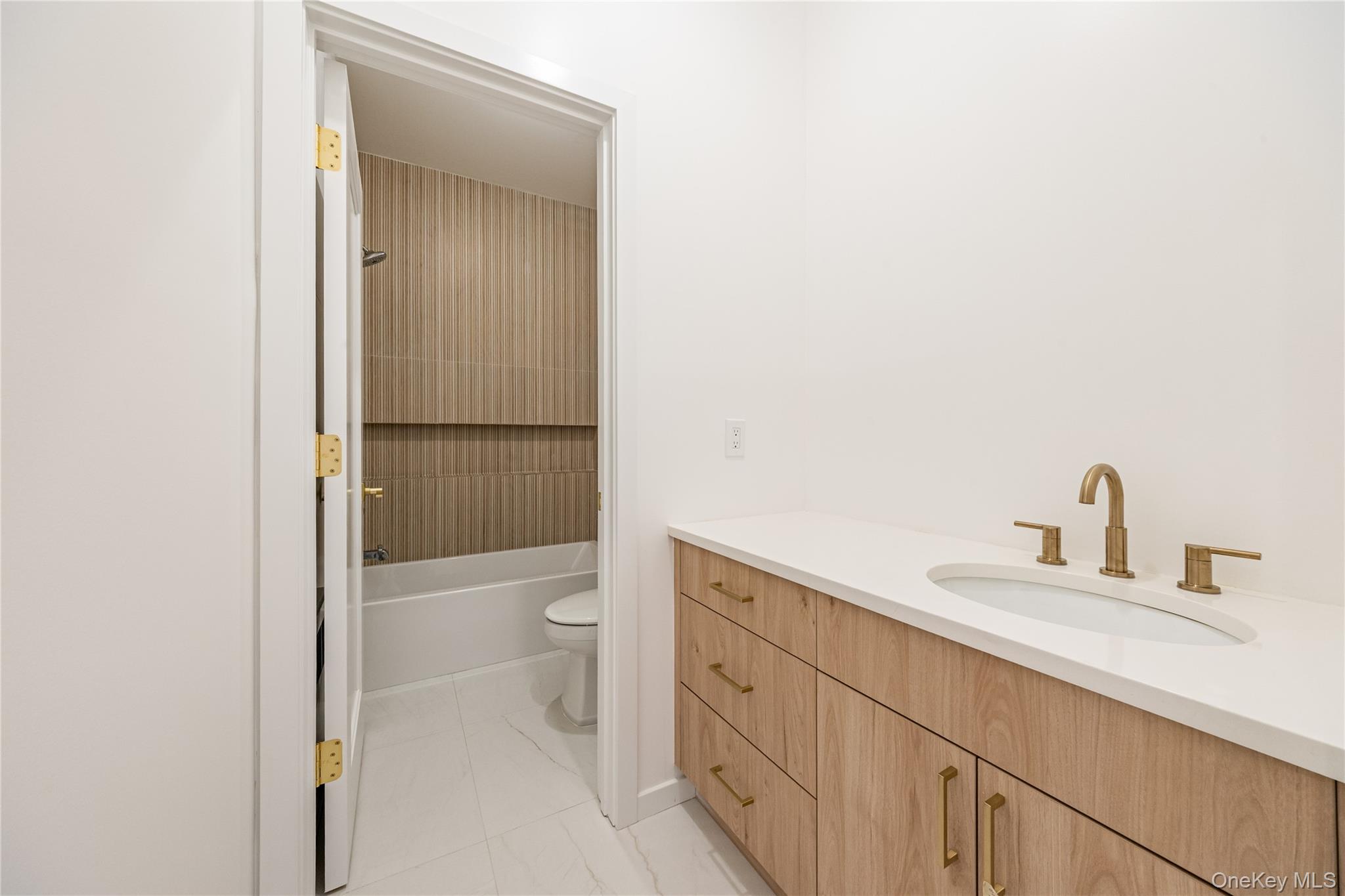 15 Northbrook Road Unit: 201