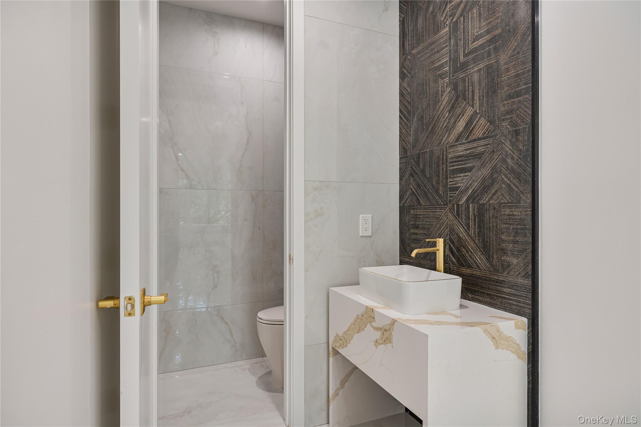 15 Northbrook Road Unit: 201