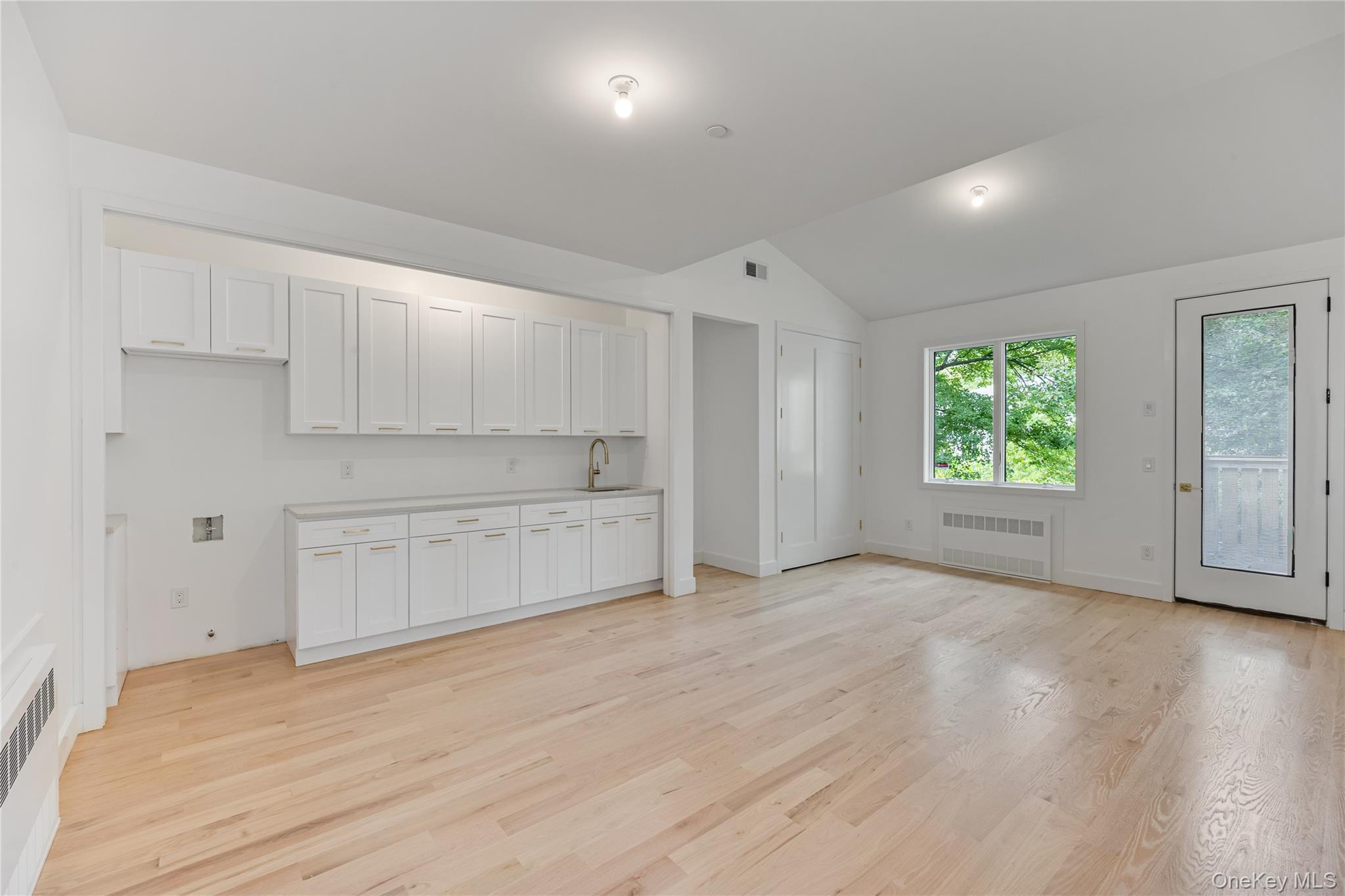 15 Northbrook Road Unit: 201