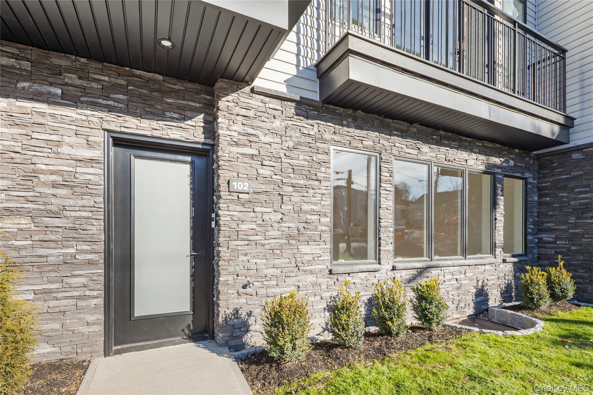 5 Jeffrey Place Unit: 102