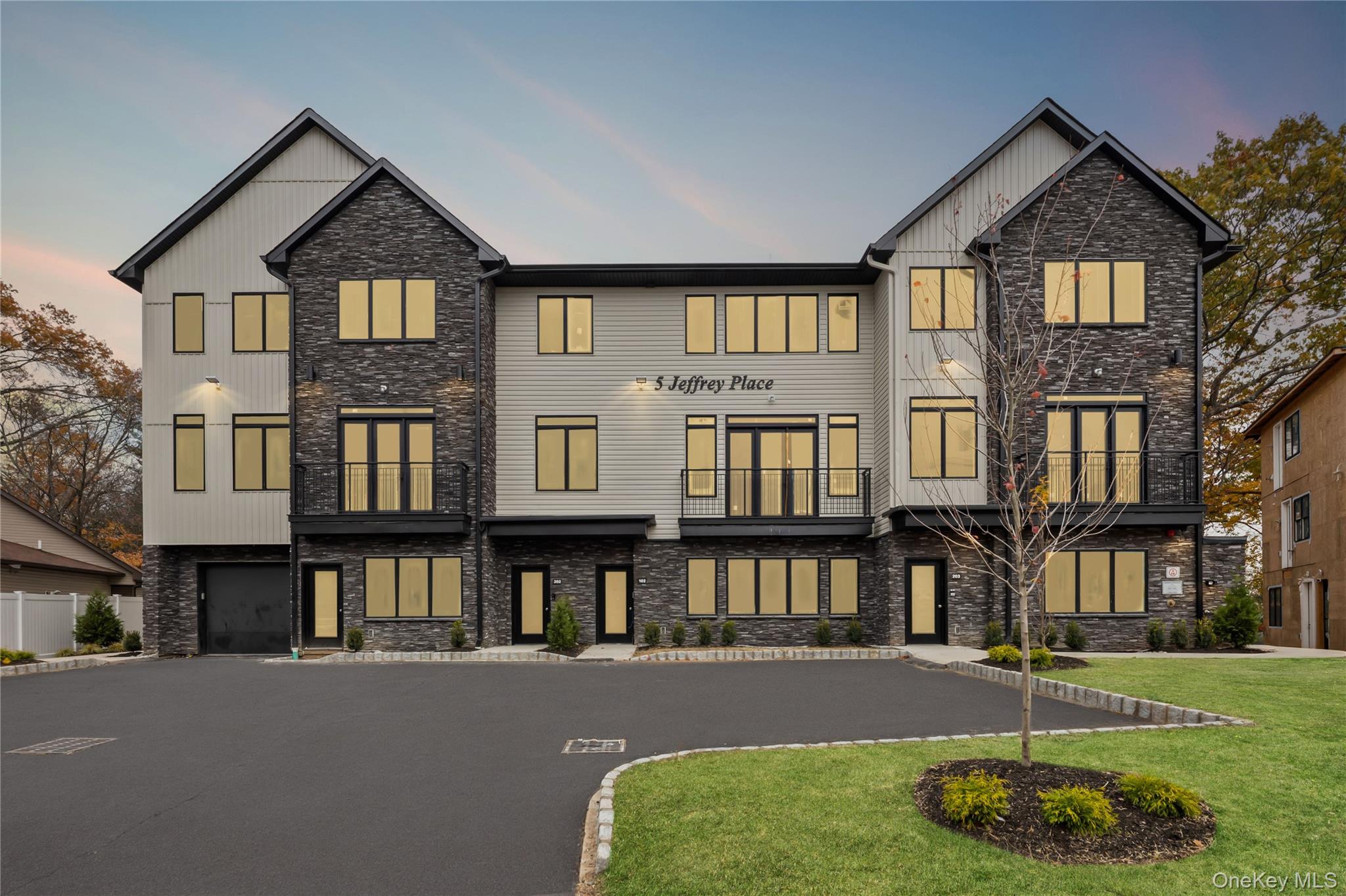 5 Jeffrey Place Unit: 102