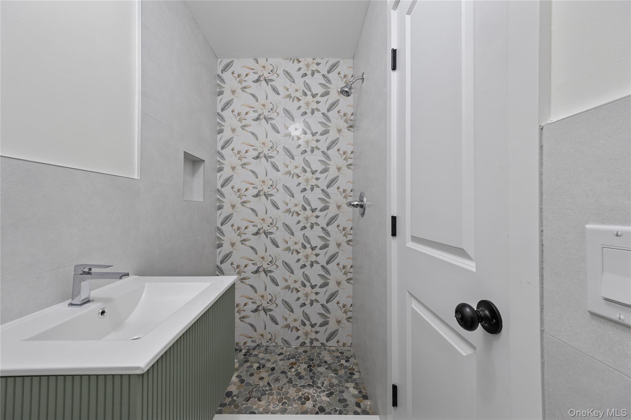 352 Blauvelt Road Unit: 203